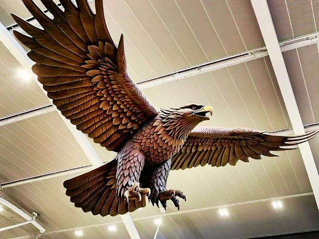 新西兰机场拆除了在空中飞行了11年的霍比特人主题鹰雕