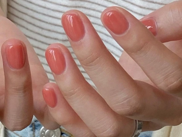 “糖浆指甲”是最甜蜜的夏季潮流——现在就可以尝试11种风格