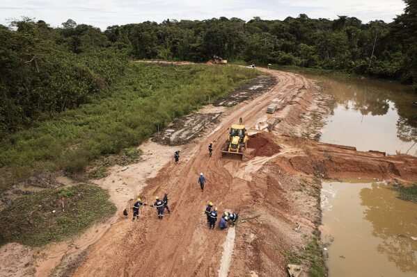 在亚马逊地区举行首次气候谈判之前,巴西的一条公路建设招致了批评