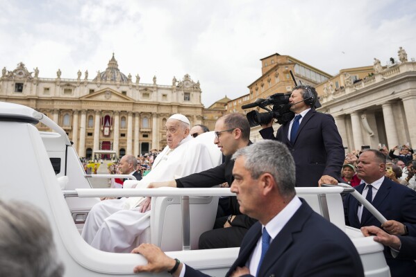 Pope Francis tours St. Peter's Square in his popemobile after bestowing the Urbi et Orbi (Latin for to the city and to the world) blessing at the end of the Easter mass presided over by Cardinal Angelo Comastri in St. Peter's Square at the Vatican Sunday, April 20, 2025.(AP Photo/Andrew Medichini)