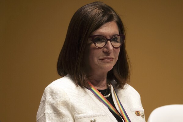巴西天然气巨头巴西国家石油公司(Petrobras)的负责人被批评为“钻探,宝贝,钻探!”对亚马逊的评论
