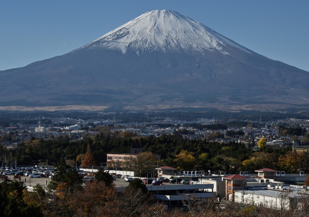 一名男子在一周内两次从日本富士山空运他的手机