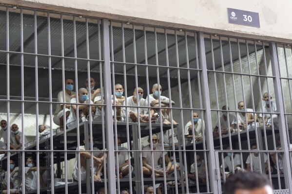 人权组织要求释放被美国驱逐并被关押在萨尔瓦多的委内瑞拉人