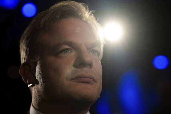 在脆弱的执政联盟中，荷兰政党领袖以精疲力竭为由退出政坛