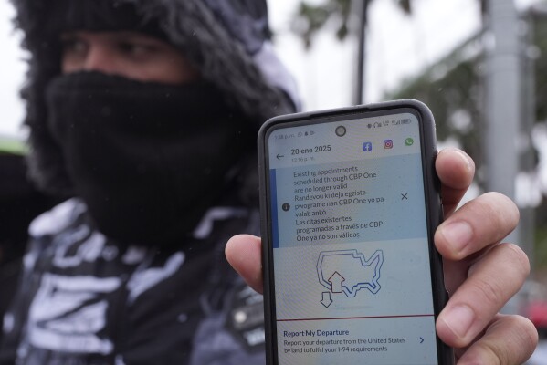 離開這個國家的命令——有些是針對美國公民的——在移民中造成了混亂