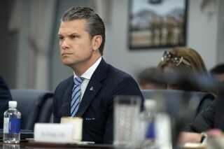 根据五角大楼的新命令,多达1000名跨性别军人将被调离军队