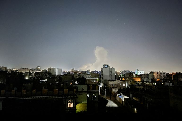 英国加入美国空袭也门胡塞叛军据点的行列