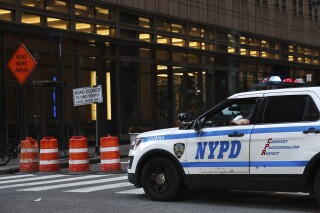 纽约警局和移民和海关执法局分享了一名巴勒斯坦抗议者的信息。现在这是她被驱逐案的证据