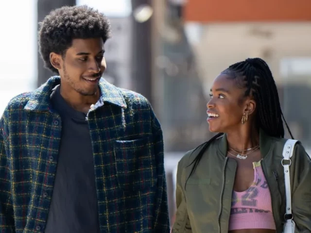 Netflix的《永远》(Forever)由洛维·西蒙(Lovie Simone)和小迈克尔·库珀(Michael Cooper Jr.)主演,这是一部受朱迪·布鲁姆(Judy blume)启发的青少年爱情剧